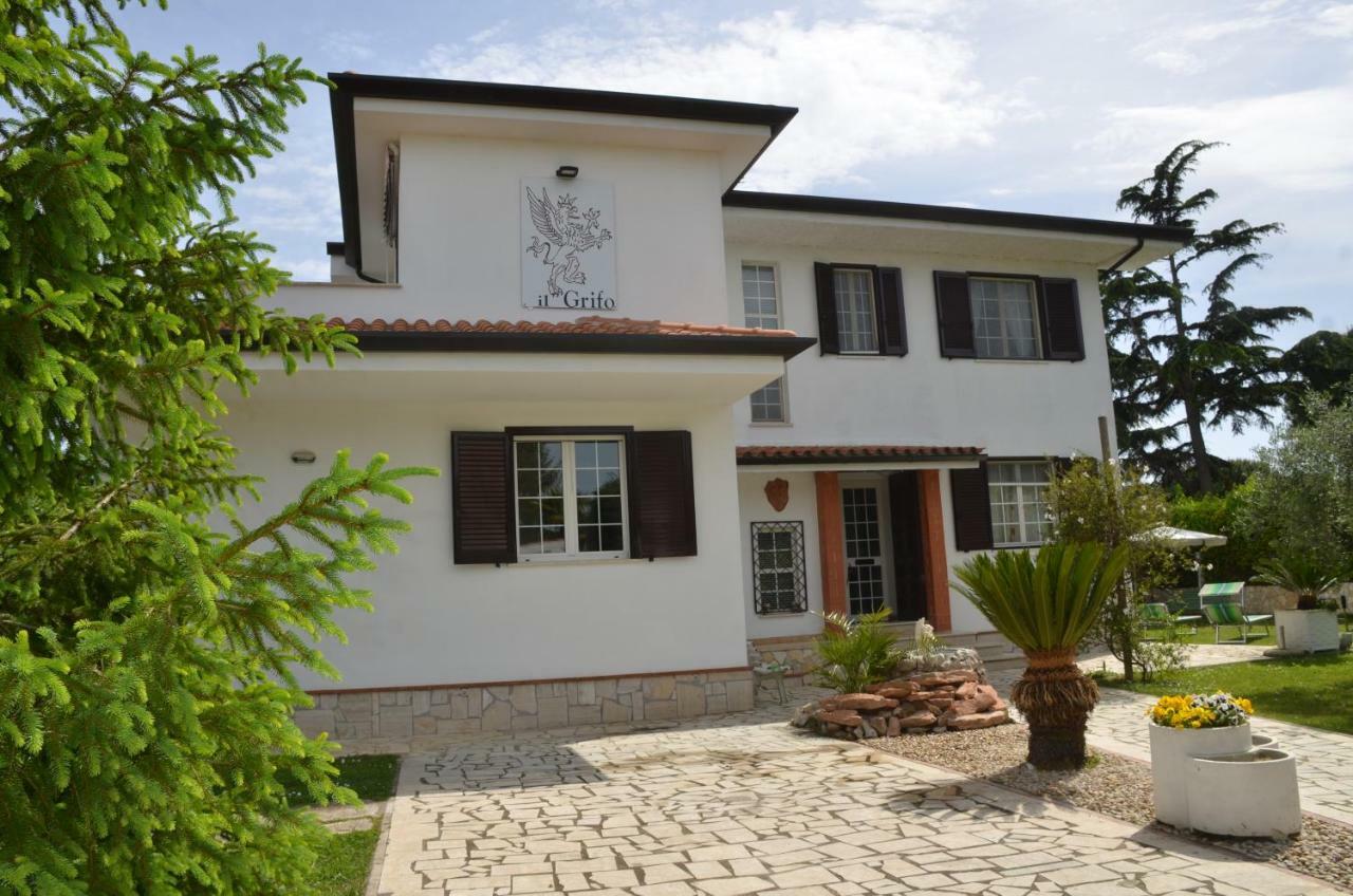 Il Grifo Hotel Sabaudia Exterior photo